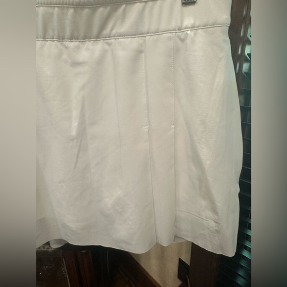 EUC NIKE SPORT WHITE MINI SKIRT W SHORTS UNDER ( tennis-golf- sport) Sz M - Picture 3 of 9
